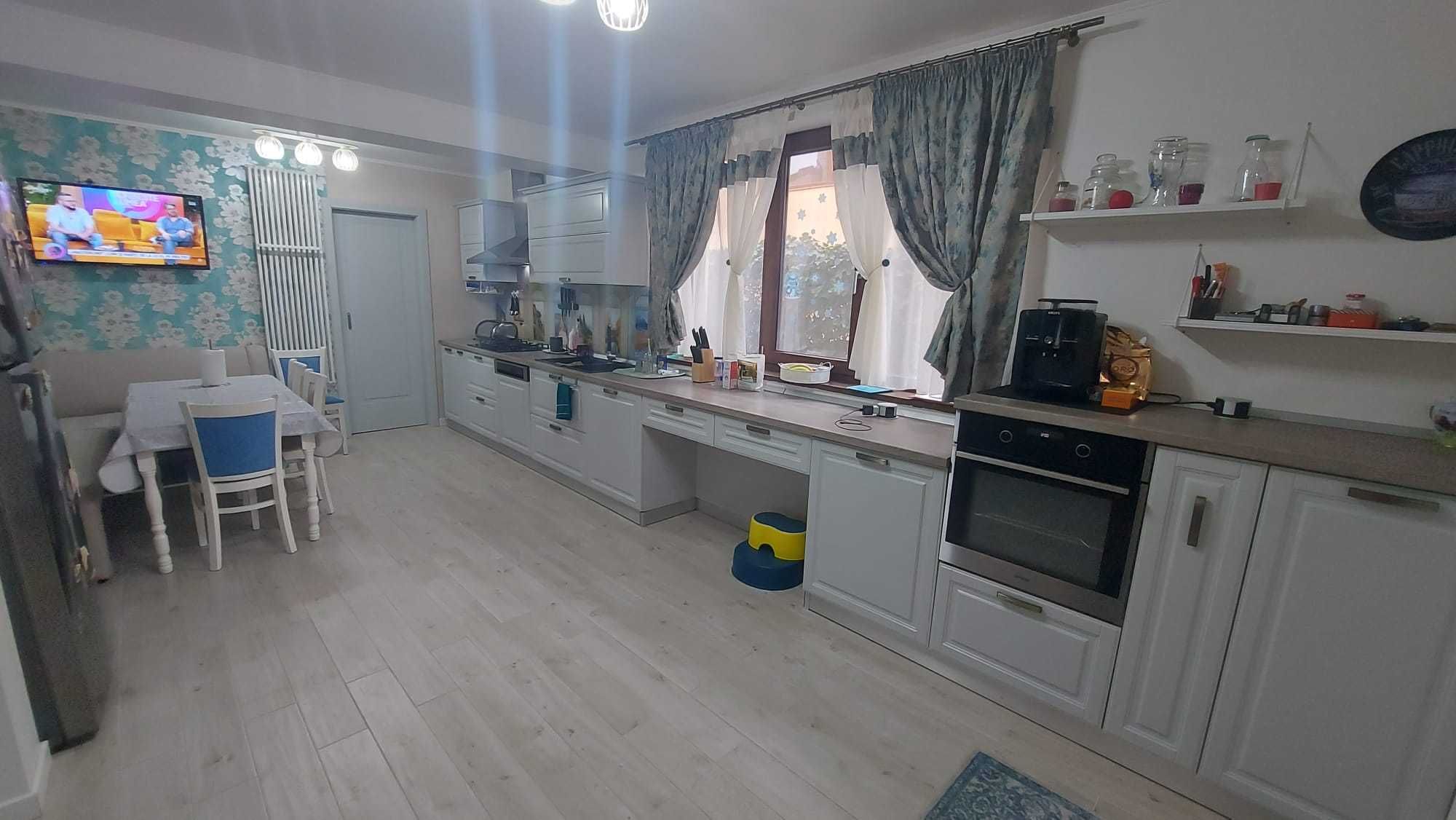 Casă / Vilă cu 5 camere de vânzare in Tuzla Constanta
