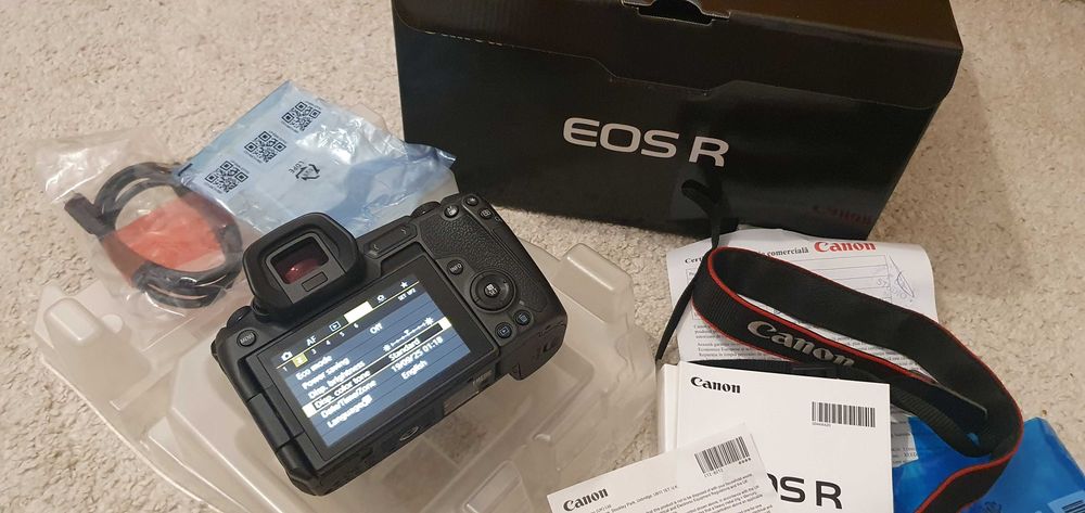 Canon Eos R  la cutie cu accesorii complete