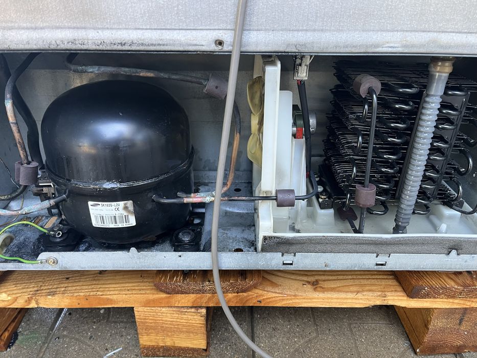 Хладилник с горна камера