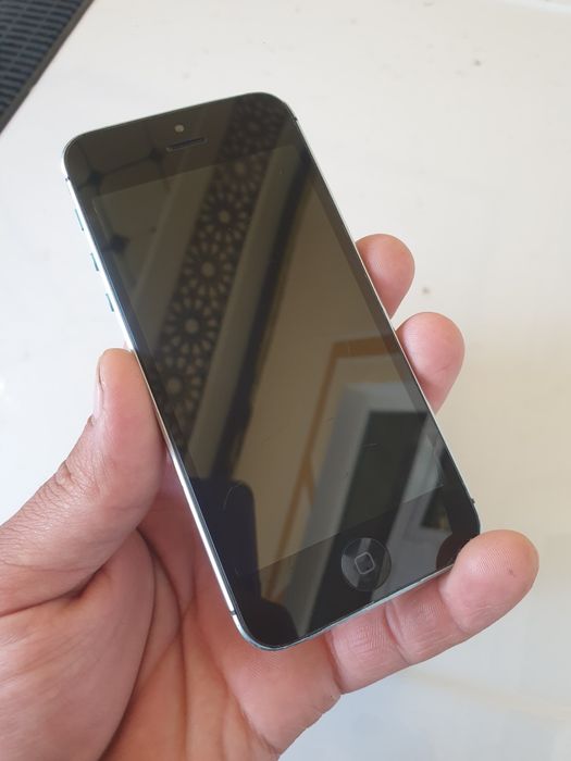 Iphone 5  oynalik korpus juda chiroylik