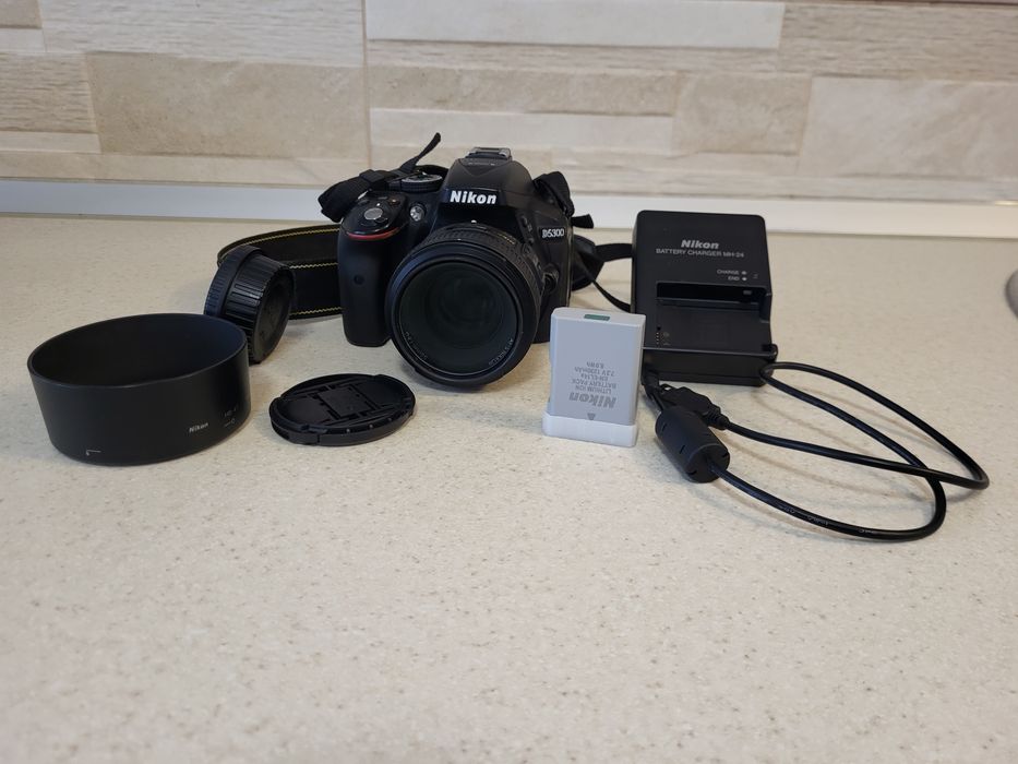 Aparat foto Nikon D5300 + obiectiv 50 mm f1.8