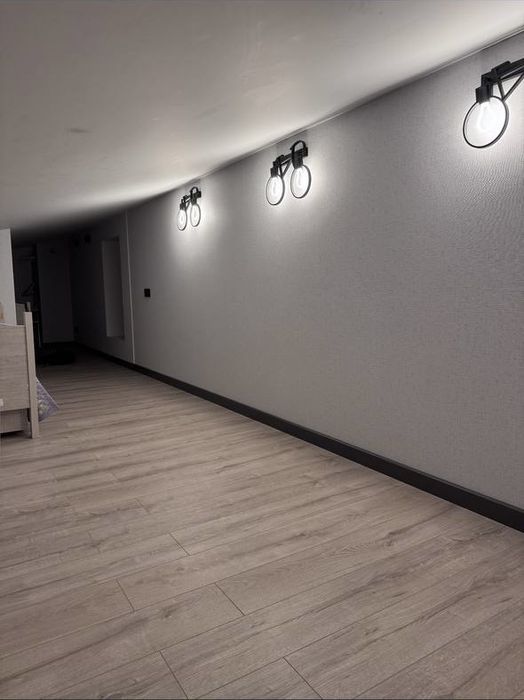 Срочно горщая цена 3х переделанная в 4х комнатная квартира