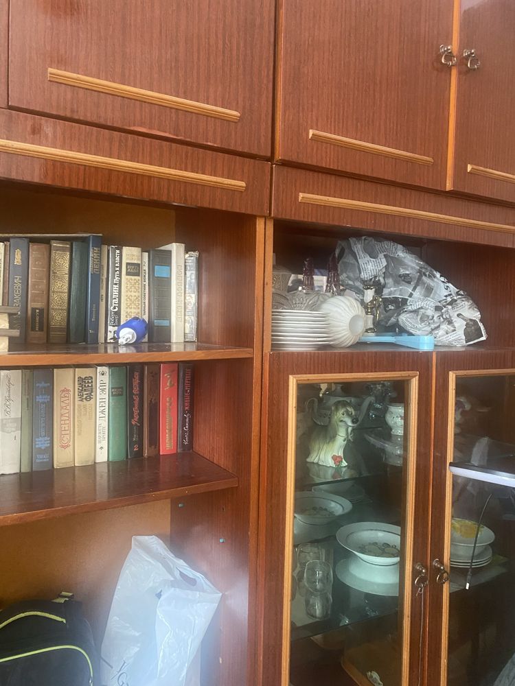 стенка вся в целом  состоянии