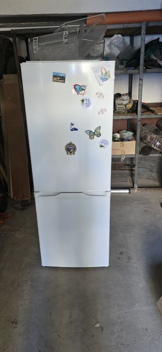 Хладилник със фризер