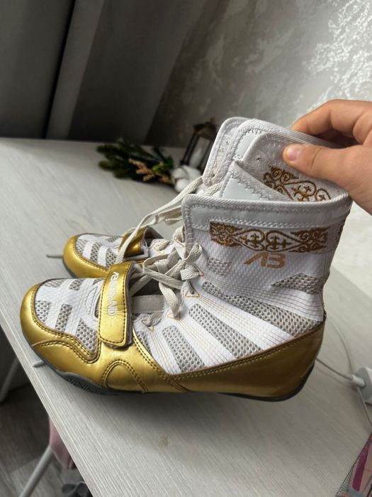 Продам боксерки  и сороконожки