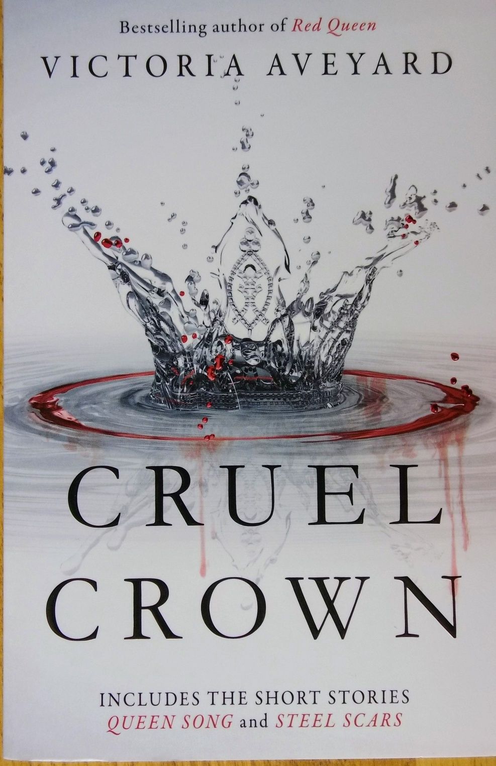 Cartea Cruel Crown de Victoria Aveyard