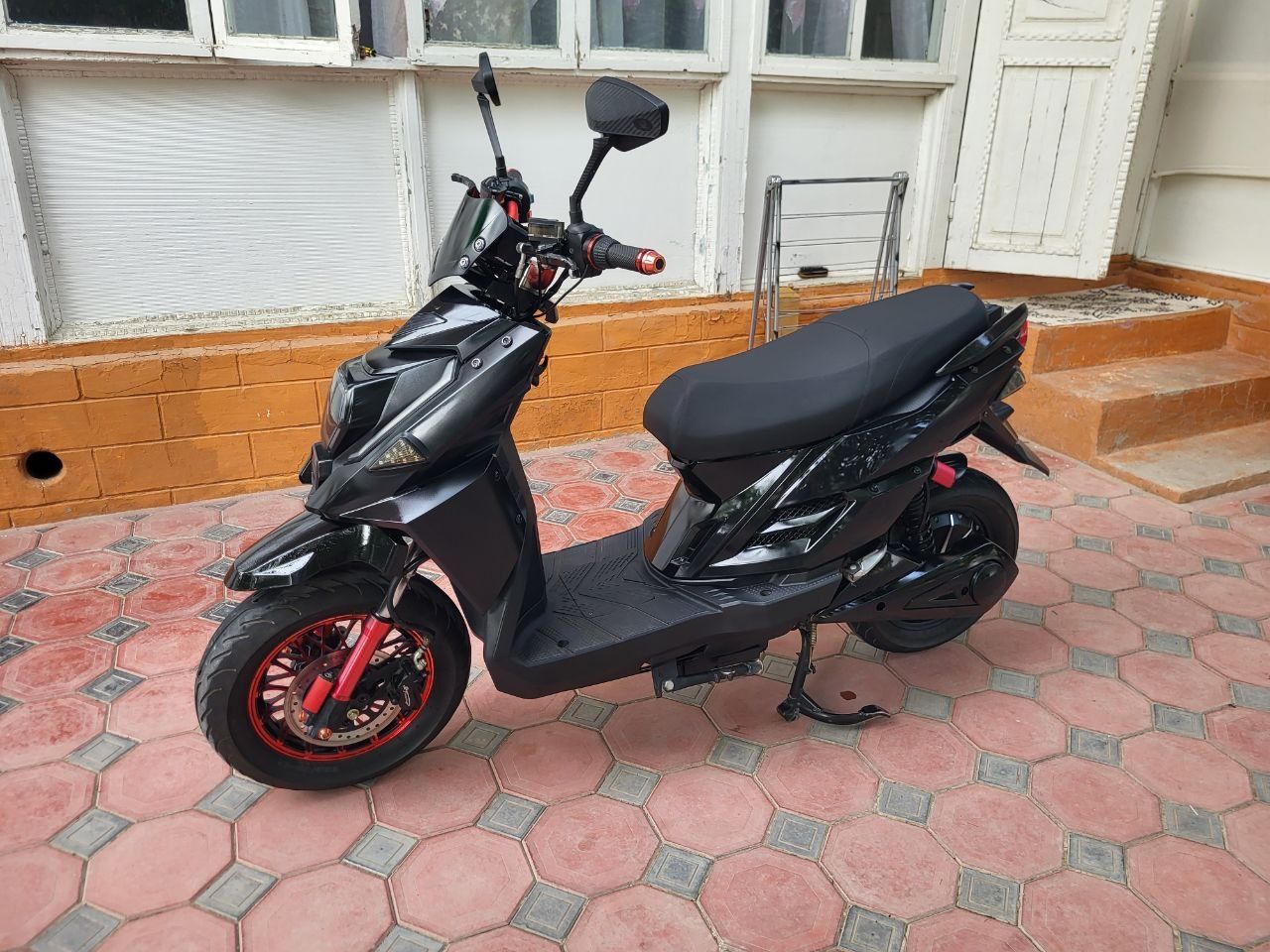 Срочно Скутер редлайн сотилади 2000W  480$.