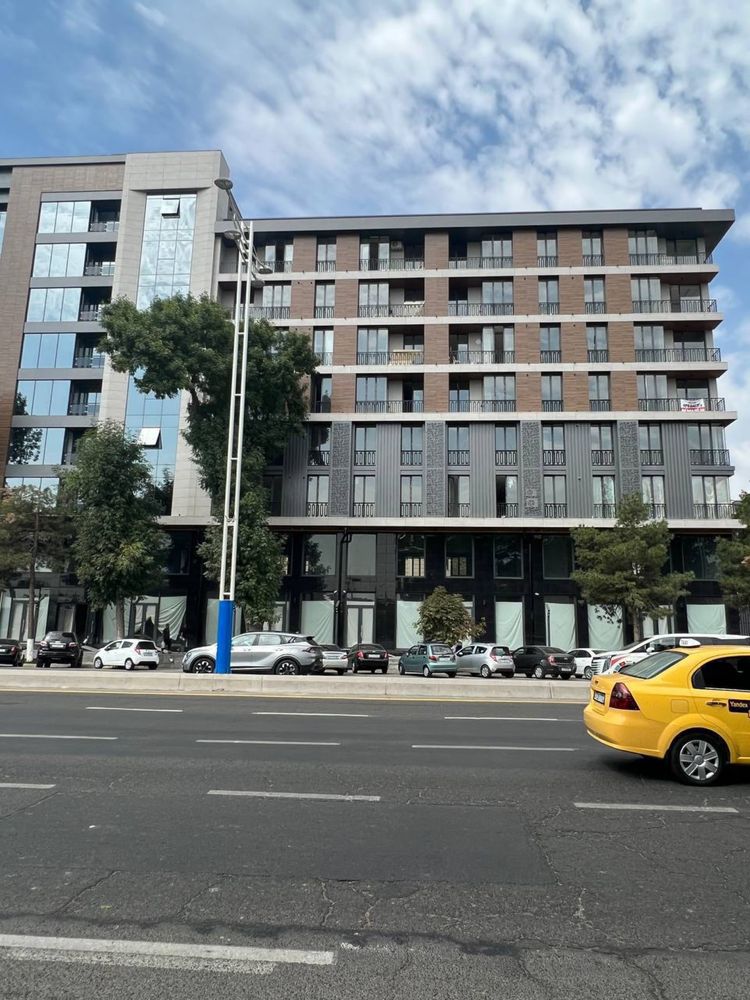 Офис 131m2 вдоль дороги в Новостройке.