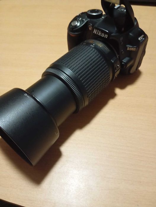 Nikon D3100 + Nikkor 55–200mm VR + Accesorii – Kit complet