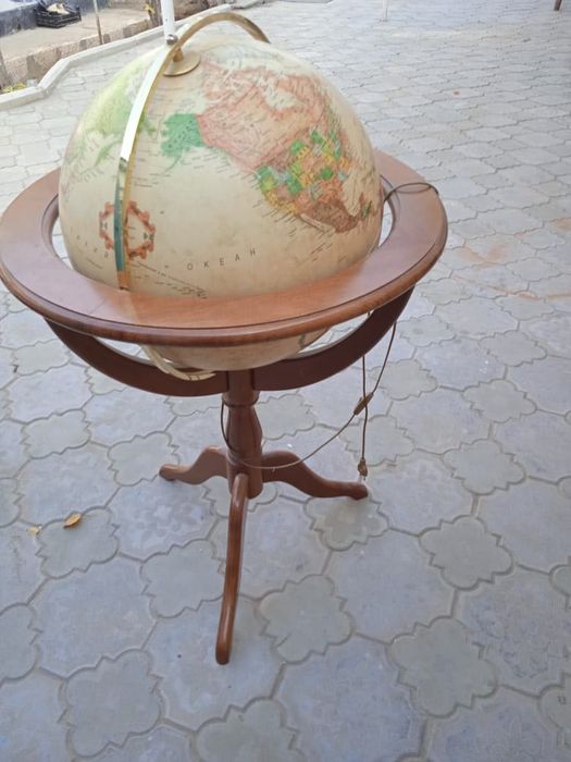 Продается глобус светильник