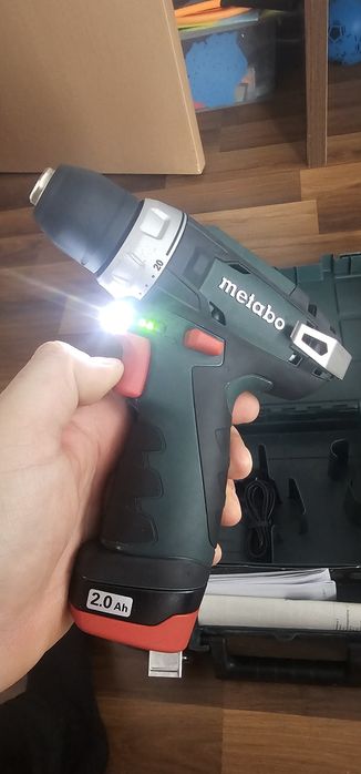 Set Metabo infiletantă cu acumulator si lanternă