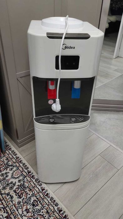 Кулер для воды в хорошем состоянии