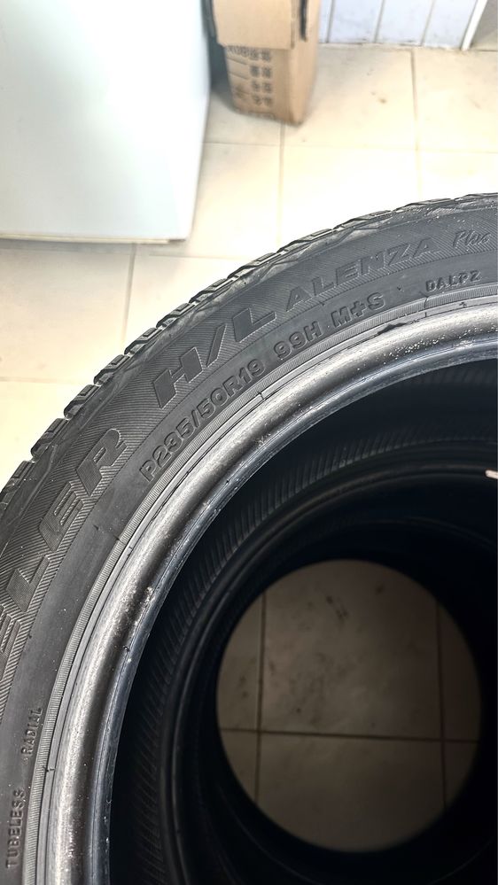 Продам шины Bridgestone 235/50/r19
