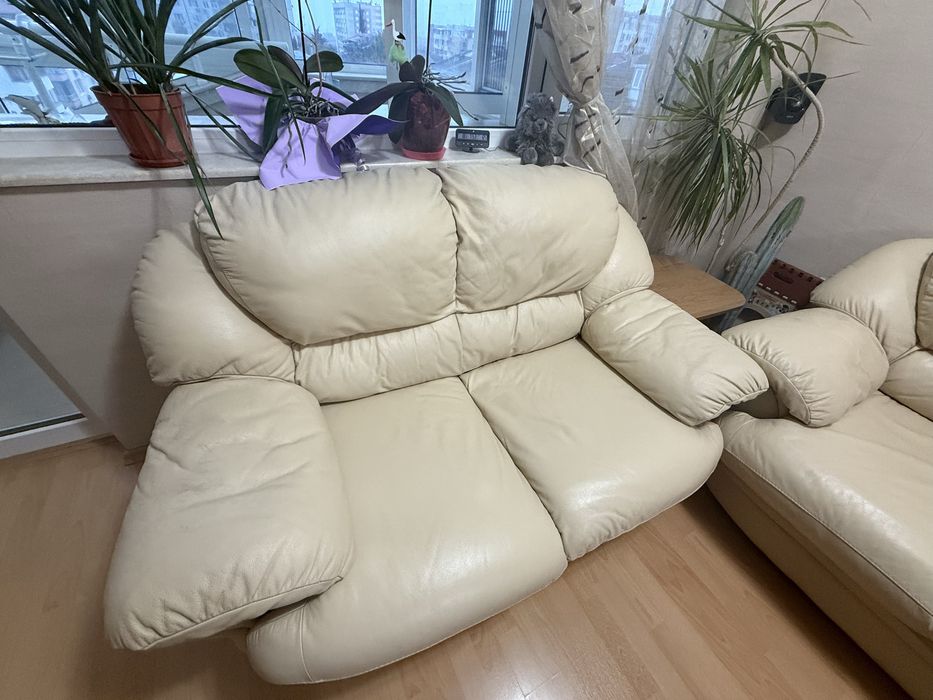 Диван от естествена кожа