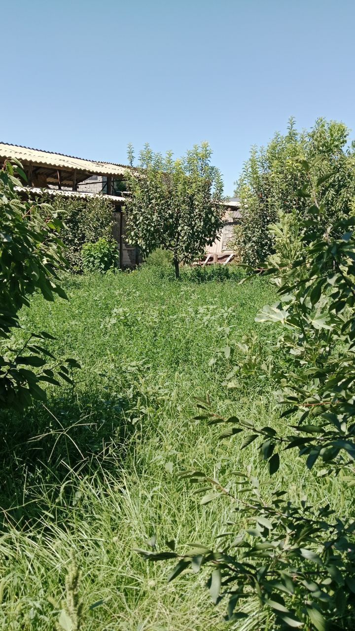 Срочно  продается  земля под строительство 5 соток Кибрай 5 соток