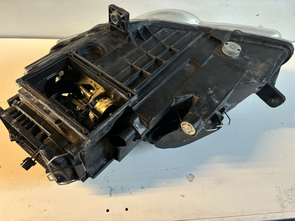 Far Dreapta Xenon VW Passat B6 3C0941754D