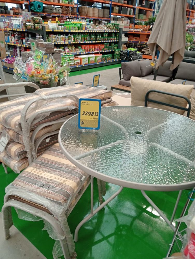 Vand pavilion si masa cu sezlong