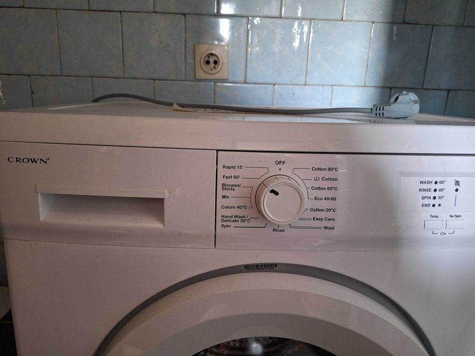 Продавам Пералня Crown