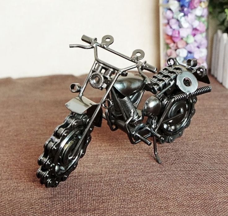 мотор декоративен с  атрактивен дизайн от метални части