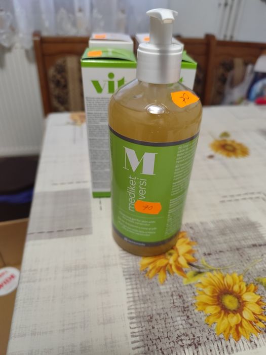 Vând cremă de corp și gel de dus și șampon