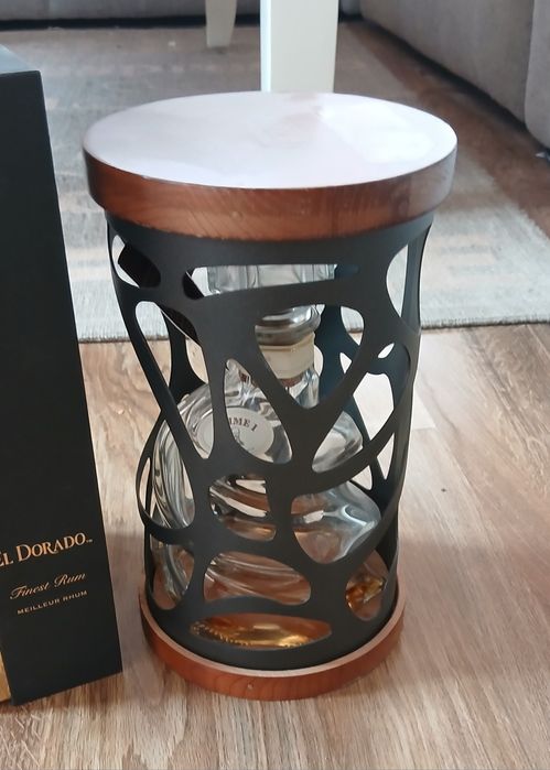 Празни бутилки от марков алкохол