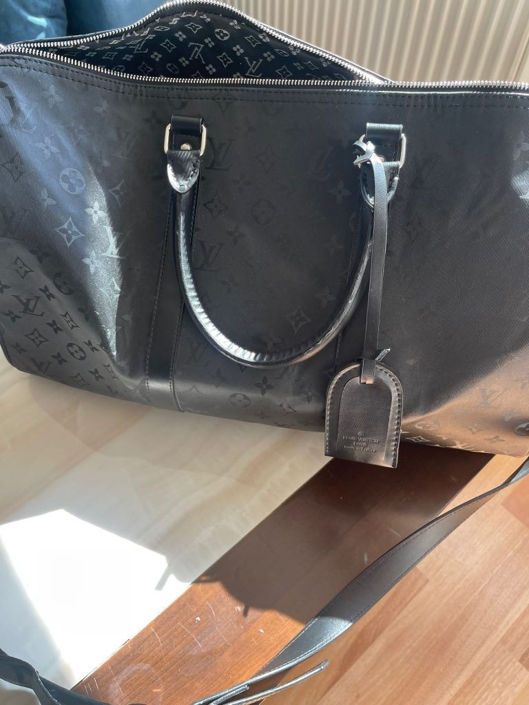 Louis Vuitton
Keepall vinyl travel bag

Very good condition