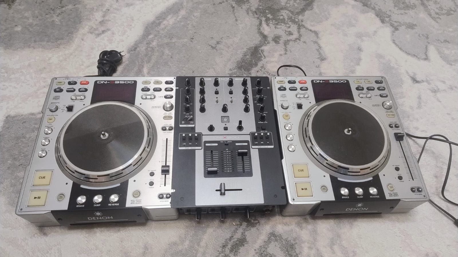 Комплект Denon DN-S3500 и Denon DN-X300 DJ-микшер