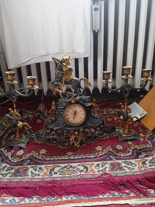 Стар бароков френски часовник