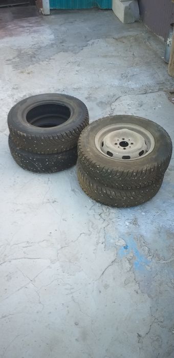 2 шины и 2 колеса