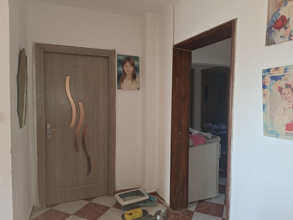 Apartament 3 camere Str Padesu nr 8