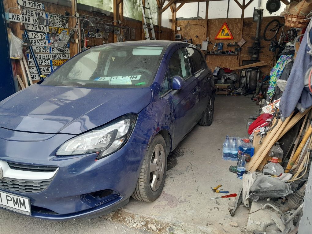 Dezmembrez opel  corsa e