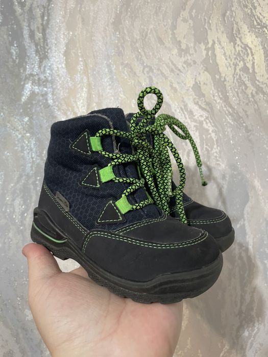 Продам детские ботинки