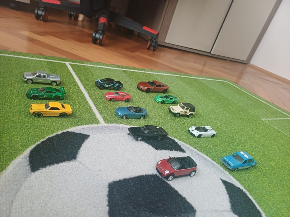 Machete Hot Wheels și Majorette