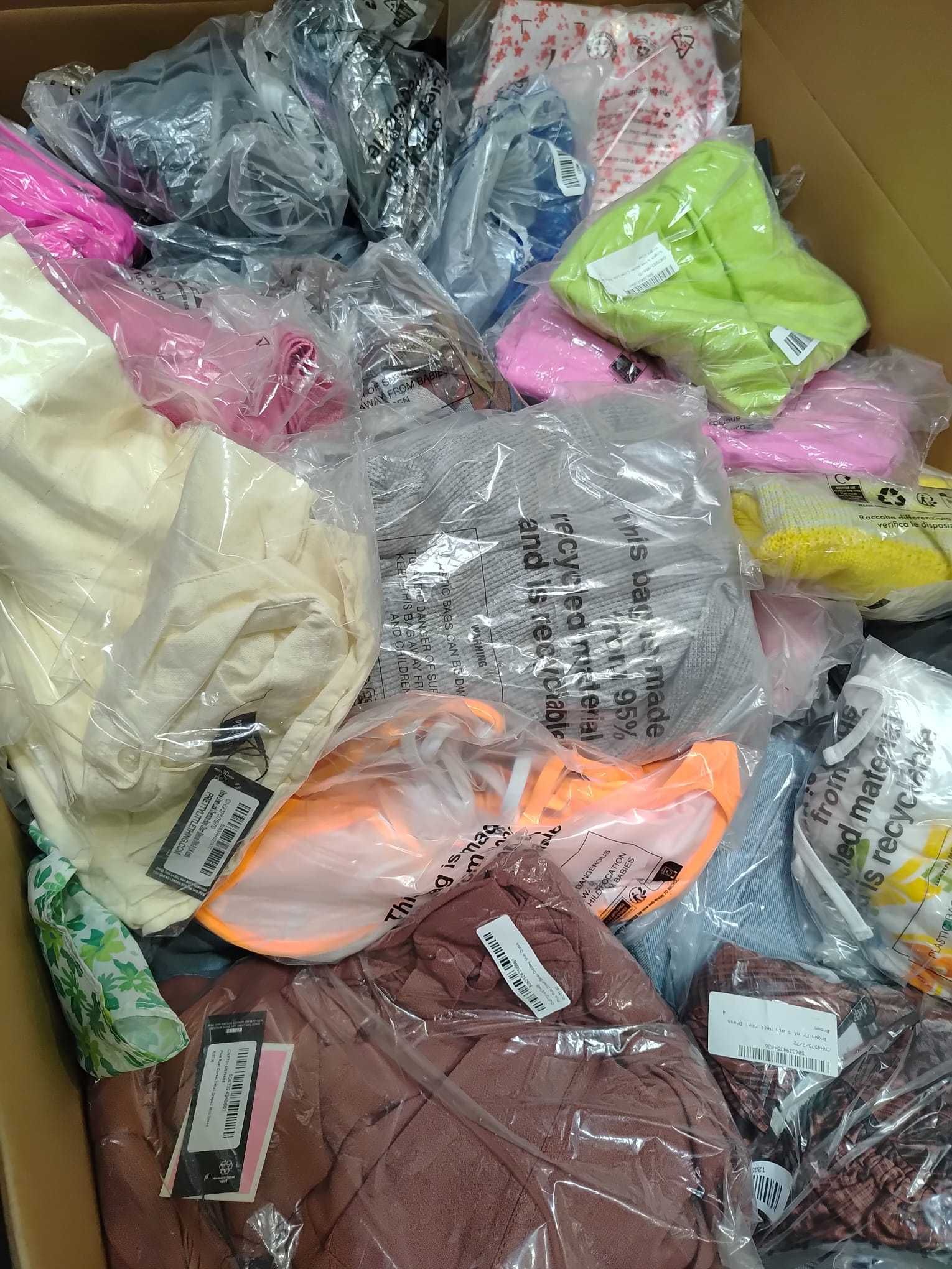 PLT PrettylittleThing outlet vânzare cu ridicata îmbrăcăminte demarcă