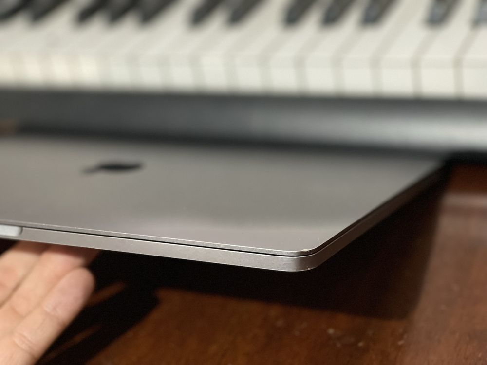 MacBook Pro 13” 2019 • 16/512 • ухоженный, шустрый, готов к делу
