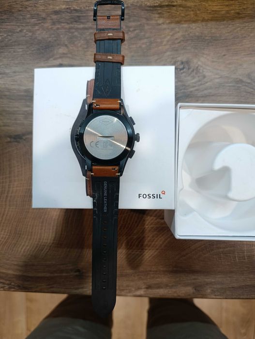 Fossil ръчен часовник Hybrid.