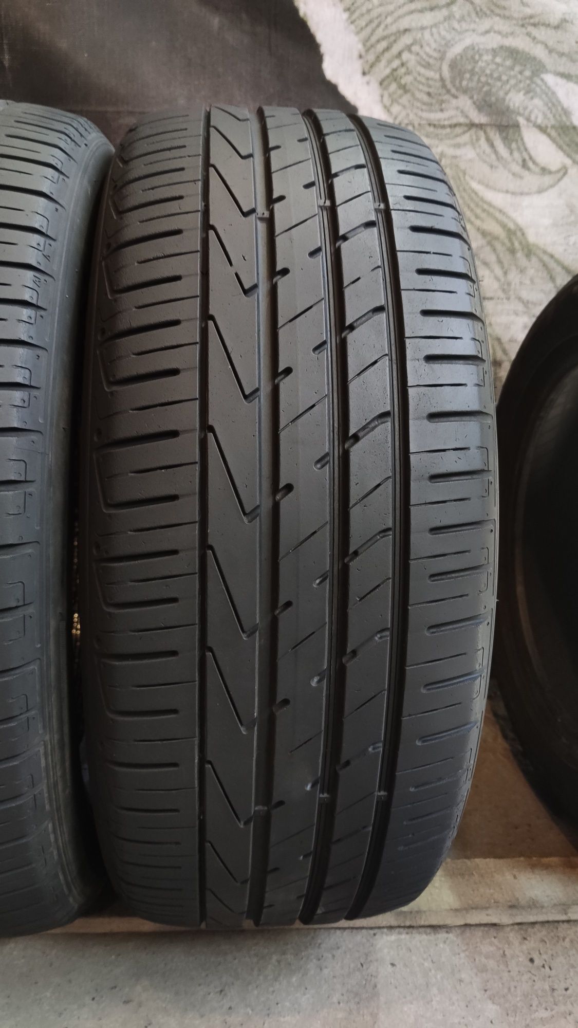 2бр летни гуми 235/55/18 Hankook Ventus S1 Evo, SUV
dot1618
7+mm грайф