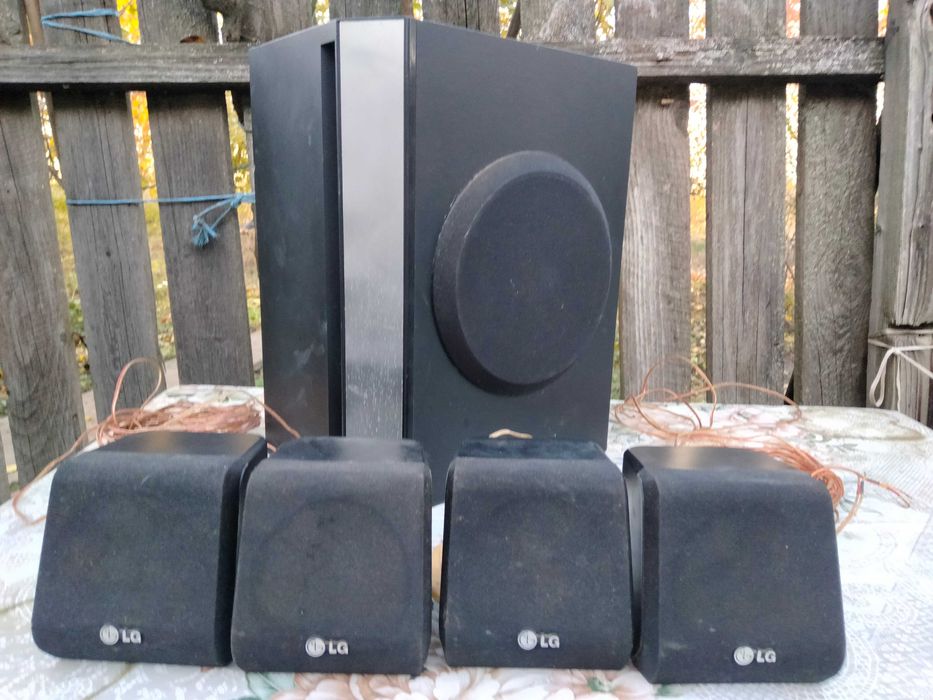 Stație cu 4 sateliți și un bas