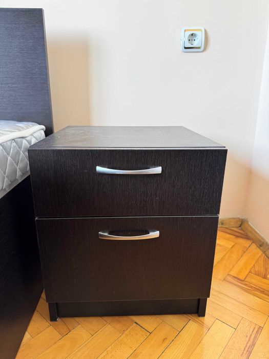 Спалня с матрак 160/200 с повдигащ механизъм и две нощни шкафчета