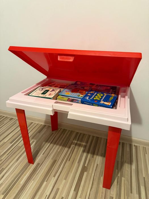 Masa copii rosie