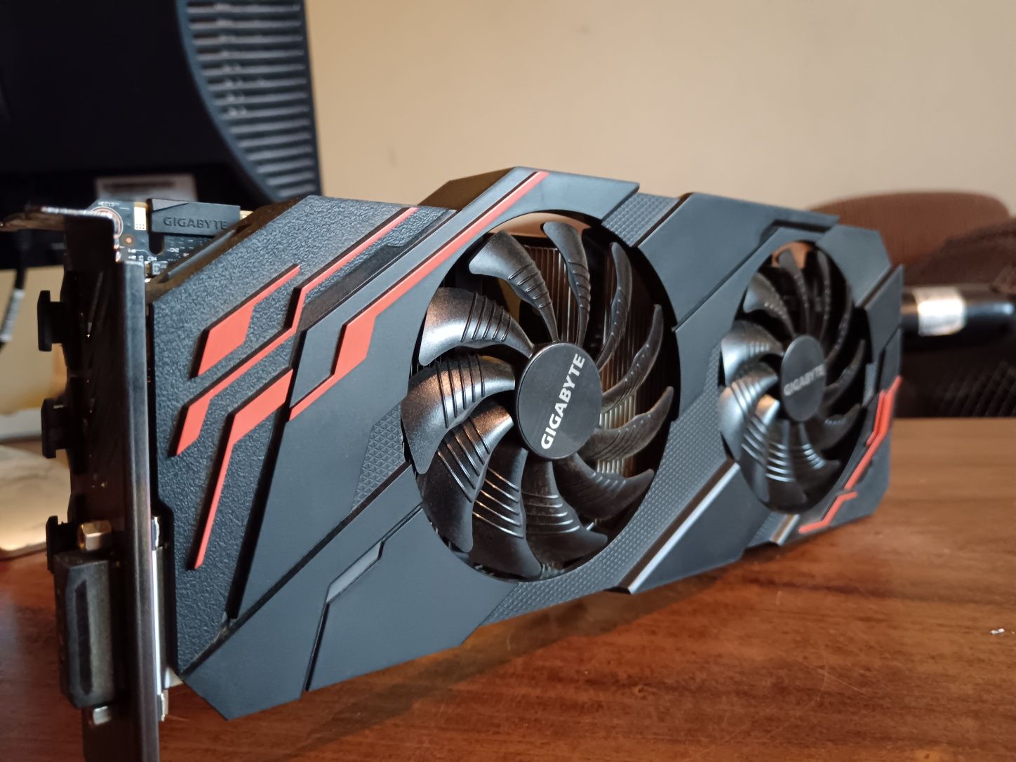 GTX 1070 Gigabyte wind force 8GB