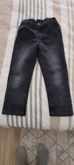 Джинсы черные на мальчика 2,5-4 лет