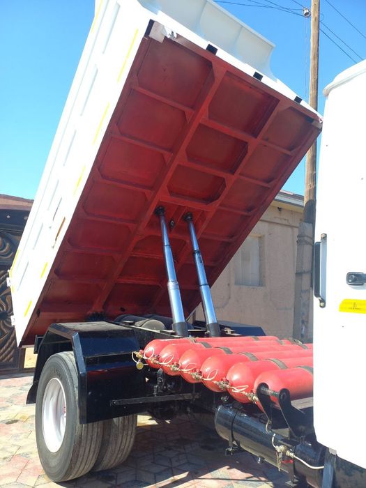 Zil sotiladi. Holati yangi