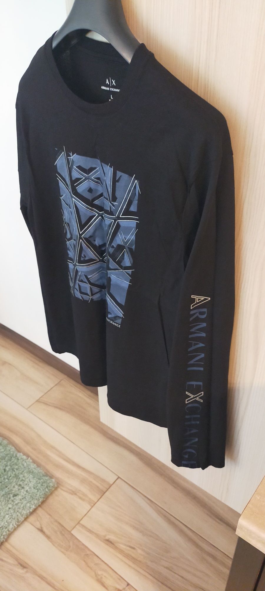 Vând bluza, maletă originală Armani Exchange