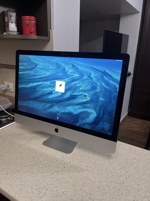 Vând imac in stare foarte buna