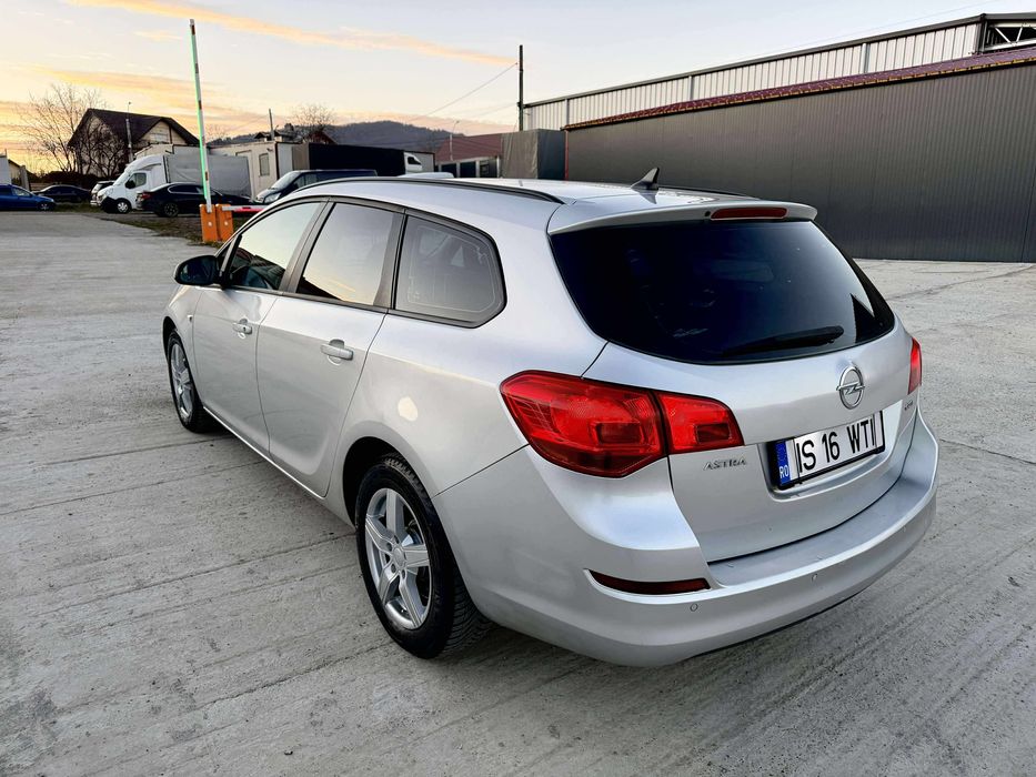 Opel Astra J 2012