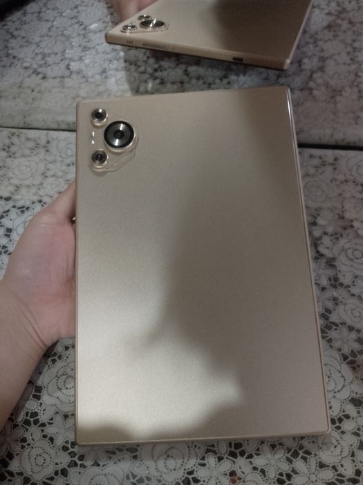 Planshet model P30 versiya android13 kafolatlanga holati yangi karopka