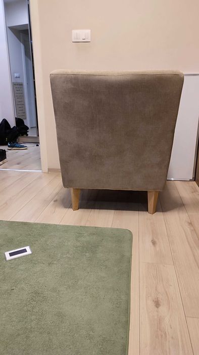 Фотьойл / кресло с дървени крака