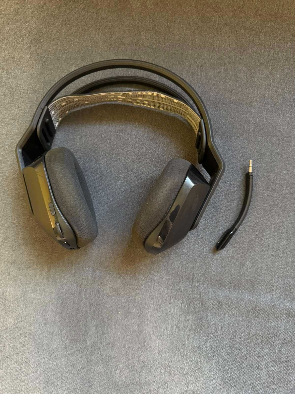 Gaming слушалки Logitech G733 (в отлично състояние)