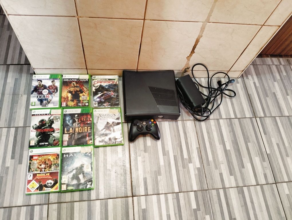 Xbox 360 cu 8 jocuri folosit